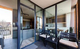 Luxury Apt. Near River & Parking